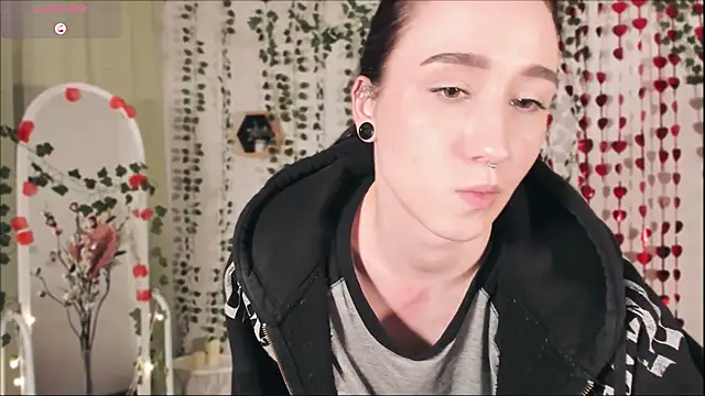 Snapshot of Smoke_of_soul_ chatting on February 13, 2025, 7:21 pm Smoke of soul  online show from February 13, 2025, 7:21 pm