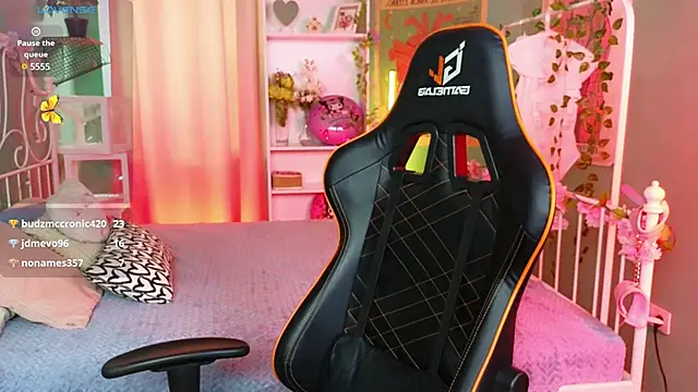 MizukiNoYoru online show from March 10, 2025, 1:43 pm