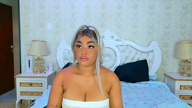 TianahGlow online show from November 25, 2025, 8:42 pm