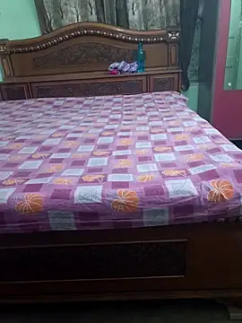 Lizza boudi online show from November 6, 2025, 3:29 am