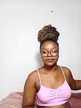 Snapshot of Kylie6lack chatting on October 13, 2025, 8:09 pm Kylie6lack online show from October 13, 2025, 8:09 pm