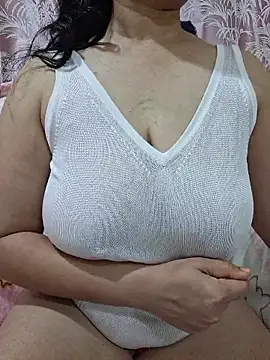 Snapshot of Jassi_Does chatting on January 14, 2026, 11:20 pm Jassi Does online show from January 14, 2026, 11:20 pm