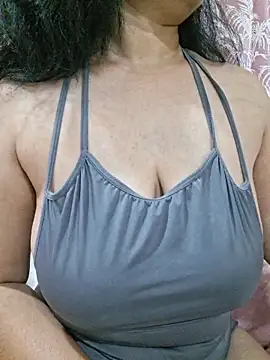 Snapshot of Jassi_Does chatting on February 15, 2026, 10:17 pm Jassi Does online show from February 15, 2026, 10:17 pm