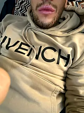 yaxxx03 online show from November 21, 2025, 4:38 pm