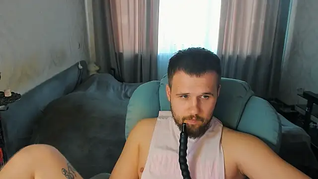 Snapshot of Vladik_b chatting on June 19, 2026, 5:28 pm Vladik b online show from June 19, 2026, 5:28 pm