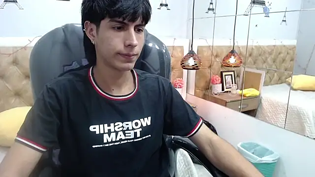 Estiv18  online show from February 13, 2025, 1:19 am