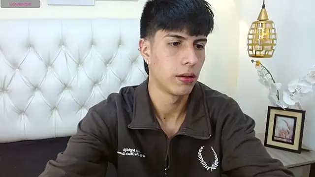 Estiv18  online show from March 9, 2025, 11:58 am