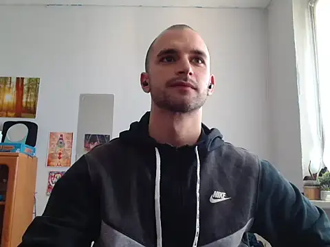 OskarBreno online show from April 28, 2026, 11:48 am