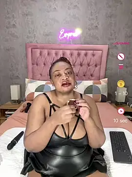 Snapshot of VixenRoyaleX chatting on June 20, 2026, 2:25 am VixenRoyaleX online show from June 20, 2026, 2:25 am