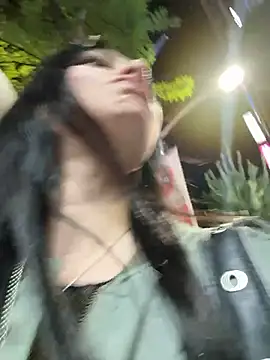 lunalovelee online show from October 1, 2025, 2:12 pm