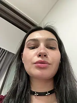 lunalovelee online show from February 9, 2026, 12:20 pm