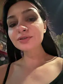 lunalovelee online show from July 16, 2026, 5:41 pm