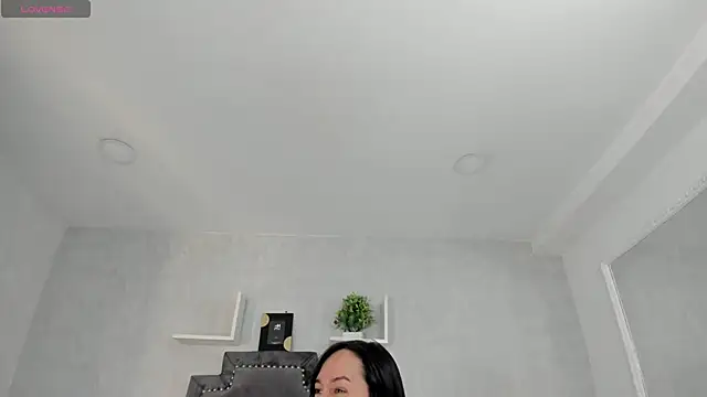 EmiliaRose  online show from November 18, 2025, 8:57 pm