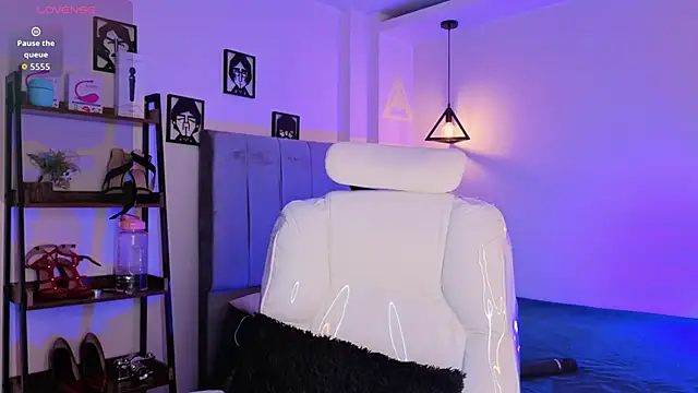 Miller Vanessa  online show from March 28, 2026, 9:03 pm