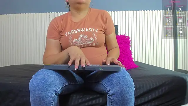 Aida-nicolle online show from October 30, 2025, 9:55 am