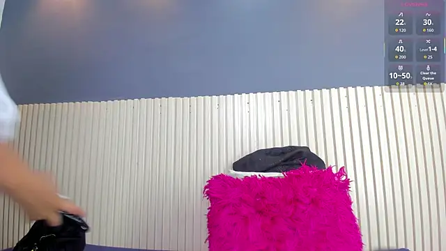 Aida-nicolle online show from November 1, 2025, 10:06 am