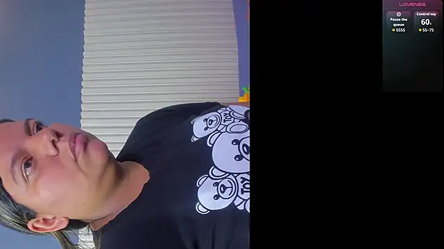 Aida-nicolle online show from November 14, 2025, 11:42 am