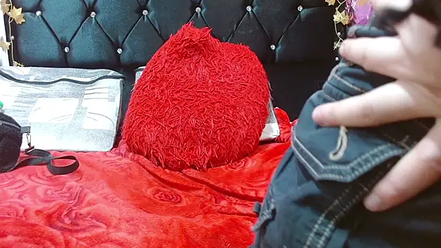 poisondost hot online show from November 11, 2025, 4:07 pm