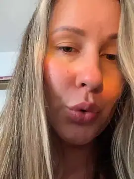 Snapshot of Mona_Plus chatting on February 25, 2025, 12:03 pm Mona Plus online show from February 25, 2025, 12:03 pm