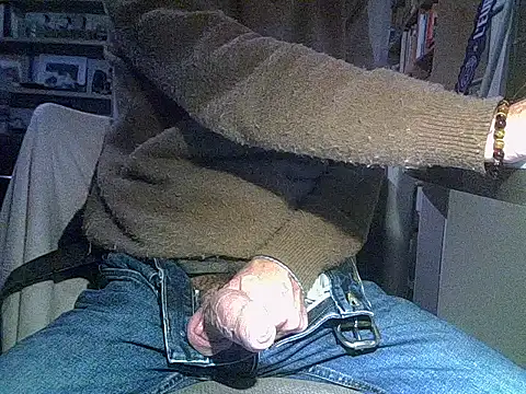 Snapshot of createur34 chatting on February 4, 2026, 10:04 pm createur34 online show from February 4, 2026, 10:04 pm