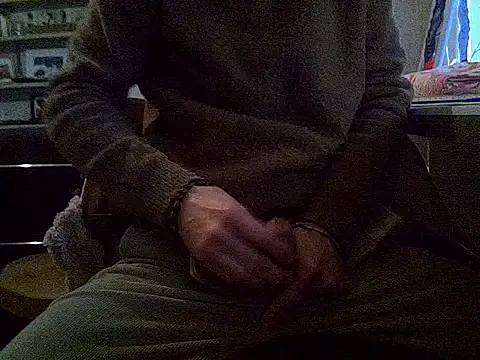 Snapshot of createur34 chatting on March 5, 2026, 4:47 pm createur34 online show from March 5, 2026, 4:47 pm