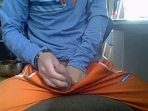 Snapshot of createur34 chatting on March 10, 2026, 2:00 pm createur34 online show from March 10, 2026, 2:00 pm