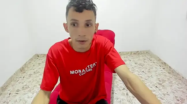 Snapshot of Isak_Millan chatting on March 4, 2025, 1:12 am Isak Millan online show from March 4, 2025, 1:12 am