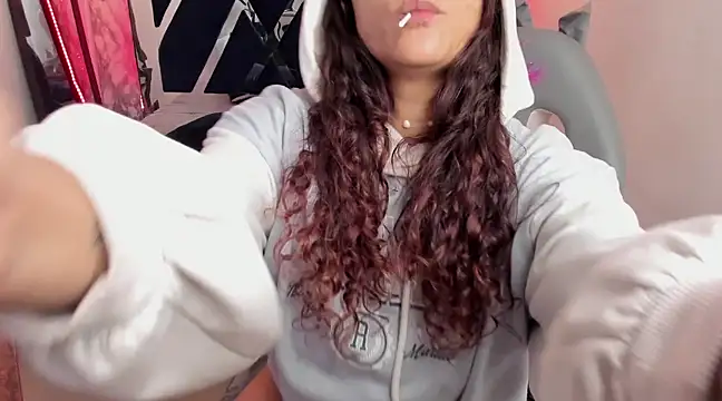 Snapshot of charlotte_bluee chatting on February 18, 2025, 10:36 pm charlotte bluee online show from February 18, 2025, 10:36 pm