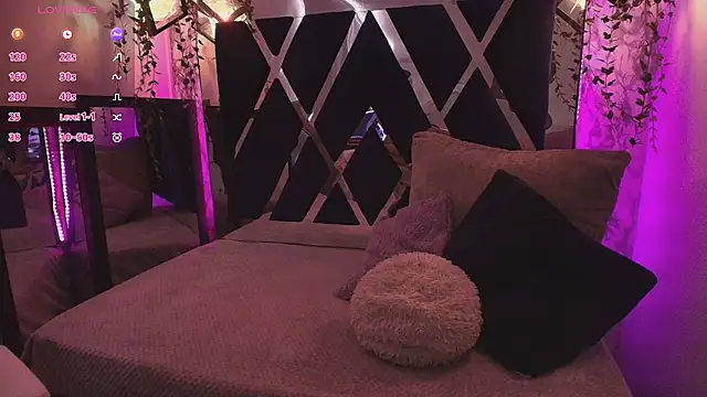 Snapshot of charlotte_bluee chatting on September 15, 2025, 6:52 pm charlotte bluee online show from September 15, 2025, 6:52 pm