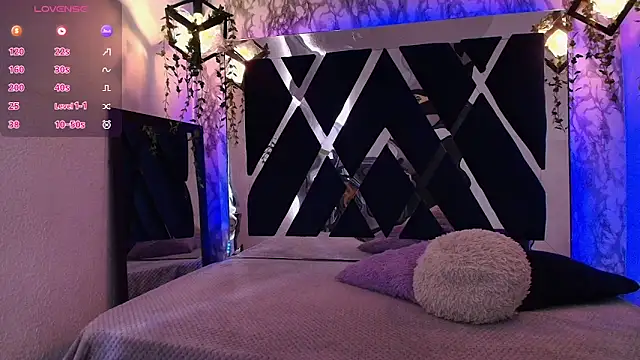 Snapshot of charlotte_bluee chatting on September 22, 2025, 6:43 pm charlotte bluee online show from September 22, 2025, 6:43 pm