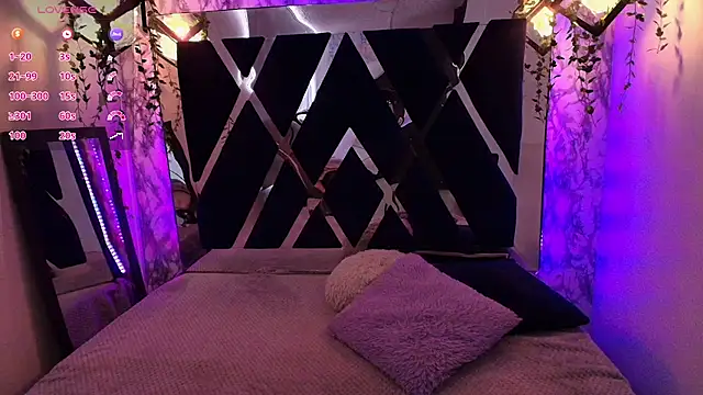 Snapshot of charlotte_bluee chatting on September 24, 2025, 6:44 pm charlotte bluee online show from September 24, 2025, 6:44 pm