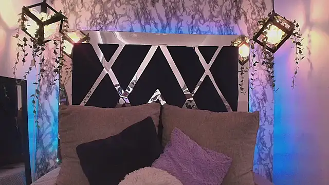 Snapshot of charlotte_bluee chatting on October 6, 2025, 6:49 pm charlotte bluee online show from October 6, 2025, 6:49 pm