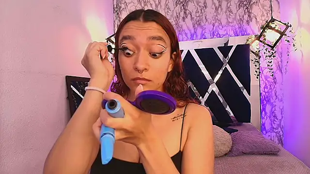 Snapshot of charlotte_bluee chatting on October 21, 2025, 7:47 pm charlotte bluee online show from October 21, 2025, 7:47 pm