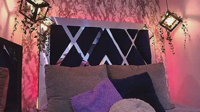 Snapshot of charlotte_bluee chatting on October 27, 2025, 6:45 pm charlotte bluee online show from October 27, 2025, 6:45 pm