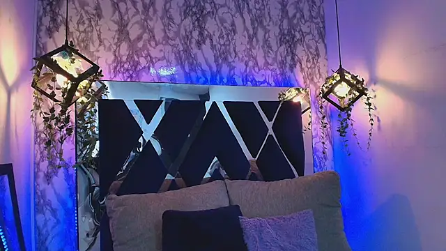 Snapshot of charlotte_bluee chatting on November 7, 2025, 6:19 pm charlotte bluee online show from November 7, 2025, 6:19 pm