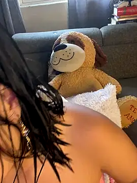 ZafiroKlein online show from October 31, 2025, 9:05 pm