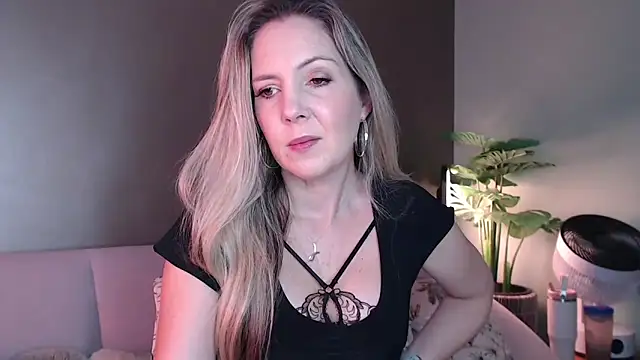 luscious-Lilly online show from September 26, 2025, 9:57 am