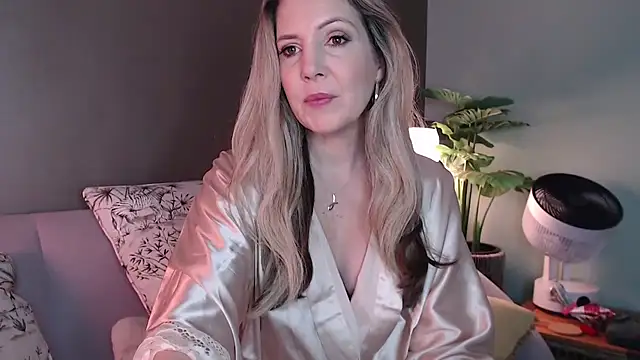 luscious-Lilly online show from October 18, 2025, 5:43 am