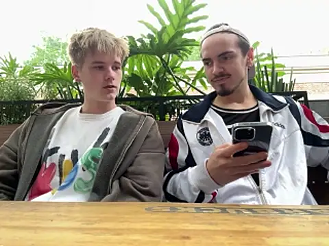 Snapshot of EdwinBlaze chatting on November 8, 2025, 6:51 pm EdwinBlaze online show from November 8, 2025, 6:51 pm