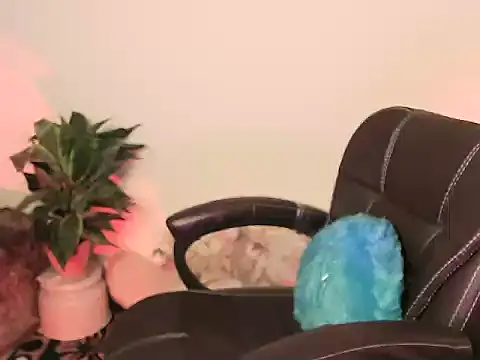 megancatluna online show from December 18, 2025, 5:13 am