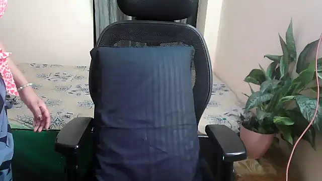 Snapshot of megancatluna chatting on April 4, 2026, 4:22 am megancatluna online show from April 4, 2026, 4:22 am