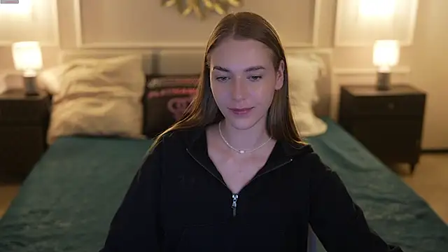 Layla Sweet  online show from December 15, 2025, 5:17 pm