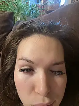 -Amora online show from November 7, 2025, 12:16 pm