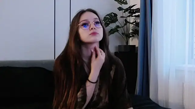 -Amora online show from January 19, 2026, 12:20 pm