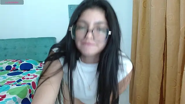 Snapshot of Violett_11 chatting on March 22, 2025, 11:31 pm Violett 11 online show from March 22, 2025, 11:31 pm