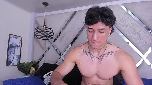 KaryBig3 online show from February 23, 2025, 8:06 am