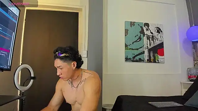 KaryBig3 online show from February 23, 2025, 9:16 pm