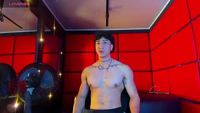 KaryBig3 online show from February 26, 2025, 4:47 am