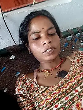 Snapshot of MEENA_ROY chatting on April 15, 2026, 5:47 am MEENA ROY online show from April 15, 2026, 5:47 am