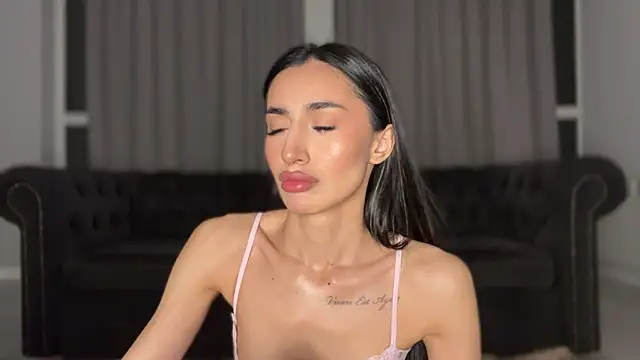 Snapshot of alissadreams chatting on November 28, 2025, 6:43 pm alissadreams online show from November 28, 2025, 6:43 pm